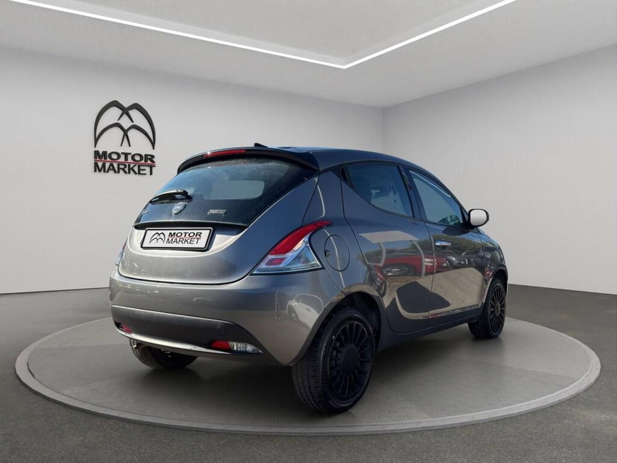 Lancia Ypsilon 1.0 FireFly 5 porte S&S Hybrid Silver Plus (7)