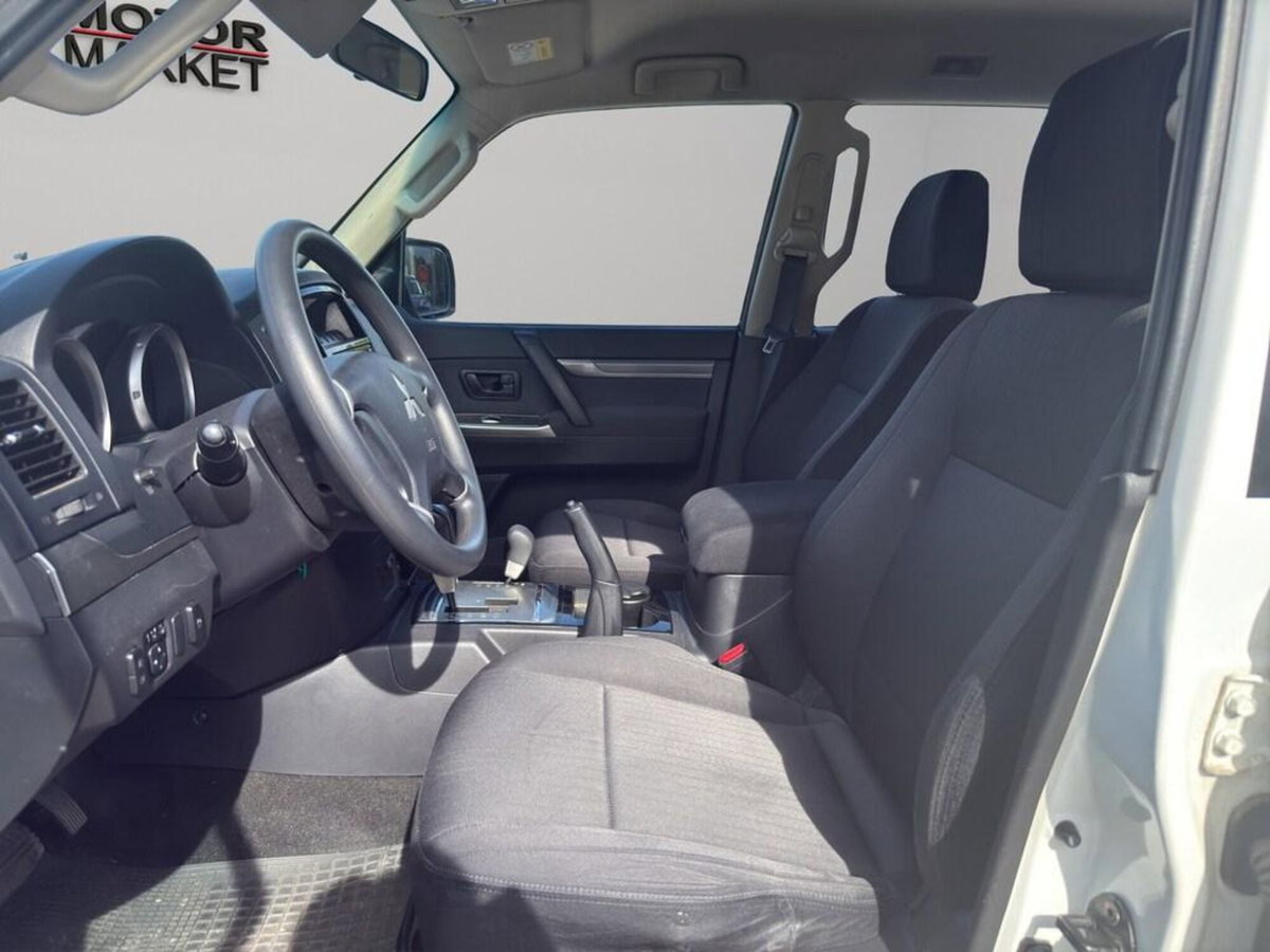 Mitsubishi Pajero 3.2 DI-D 16V aut. 5p. Intense DPF (13)