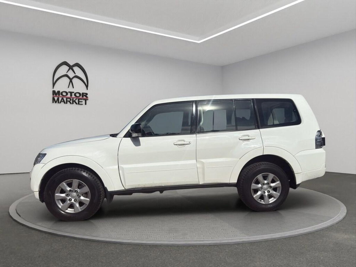 Mitsubishi Pajero 3.2 DI-D 16V aut. 5p. Intense DPF (5)