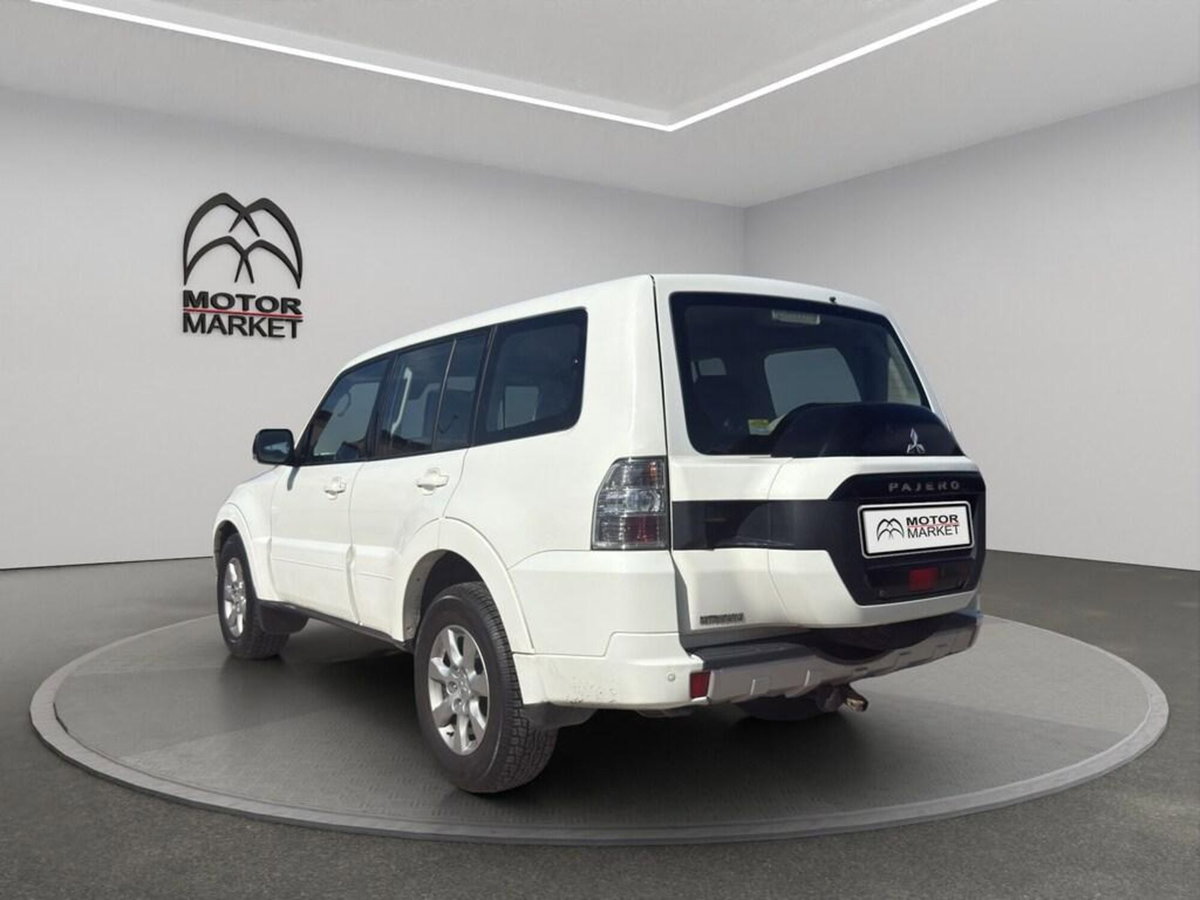Mitsubishi Pajero 3.2 DI-D 16V aut. 5p. Intense DPF (8)