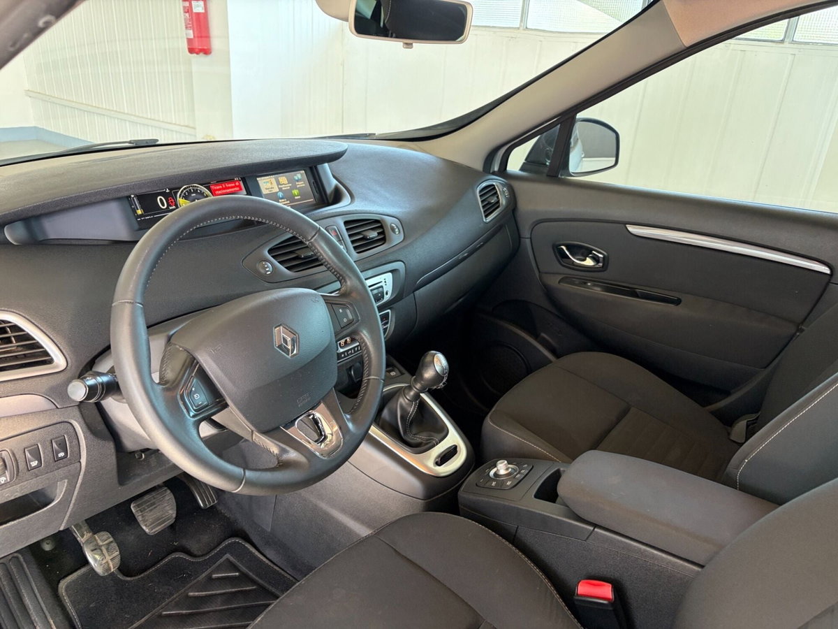 Renault Scenic E-Tech Electric 1.5 dCi 110CV Limited (9)