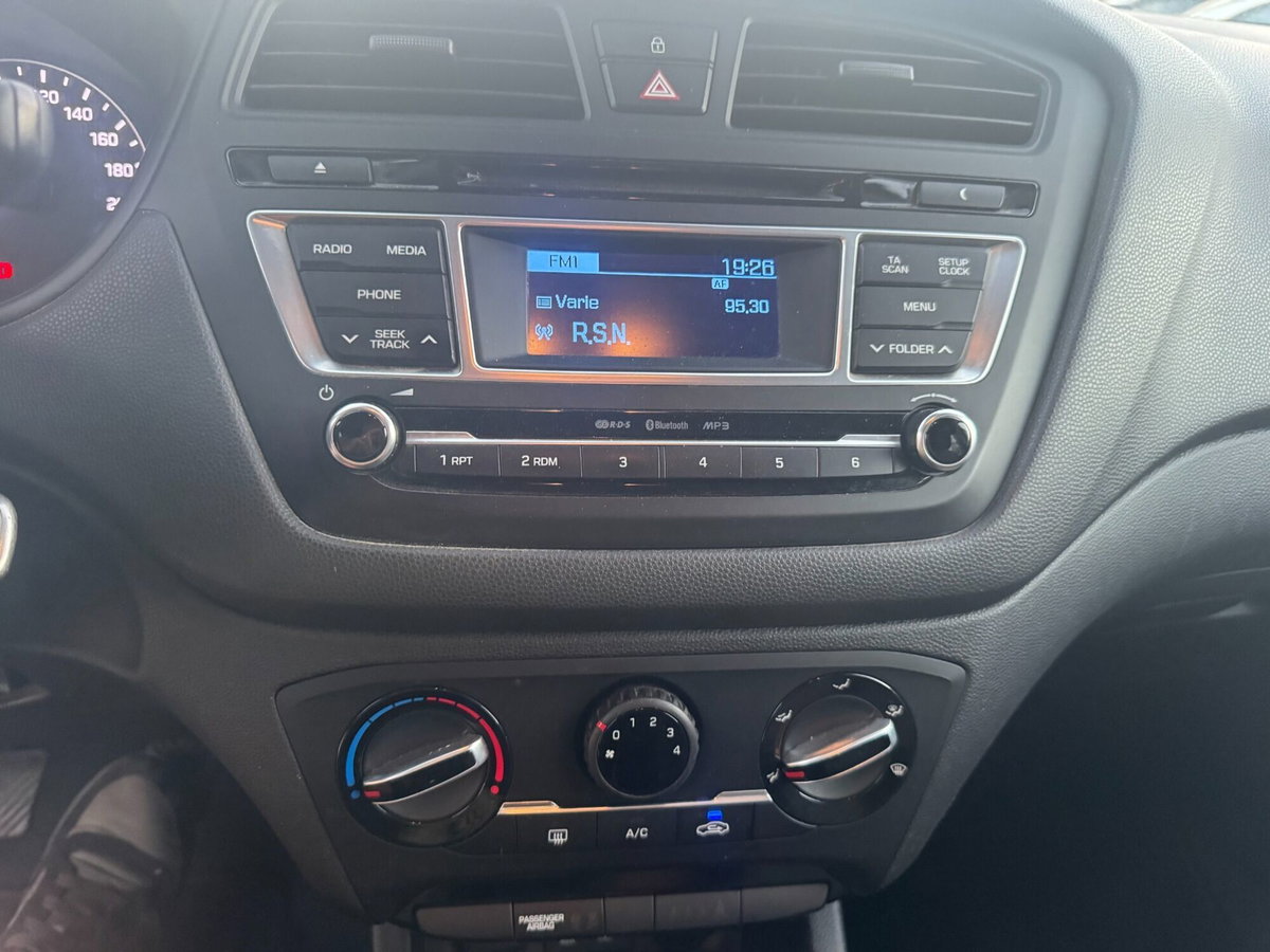 Hyundai i20 1.4 CRDi 5p. Active Login (11)