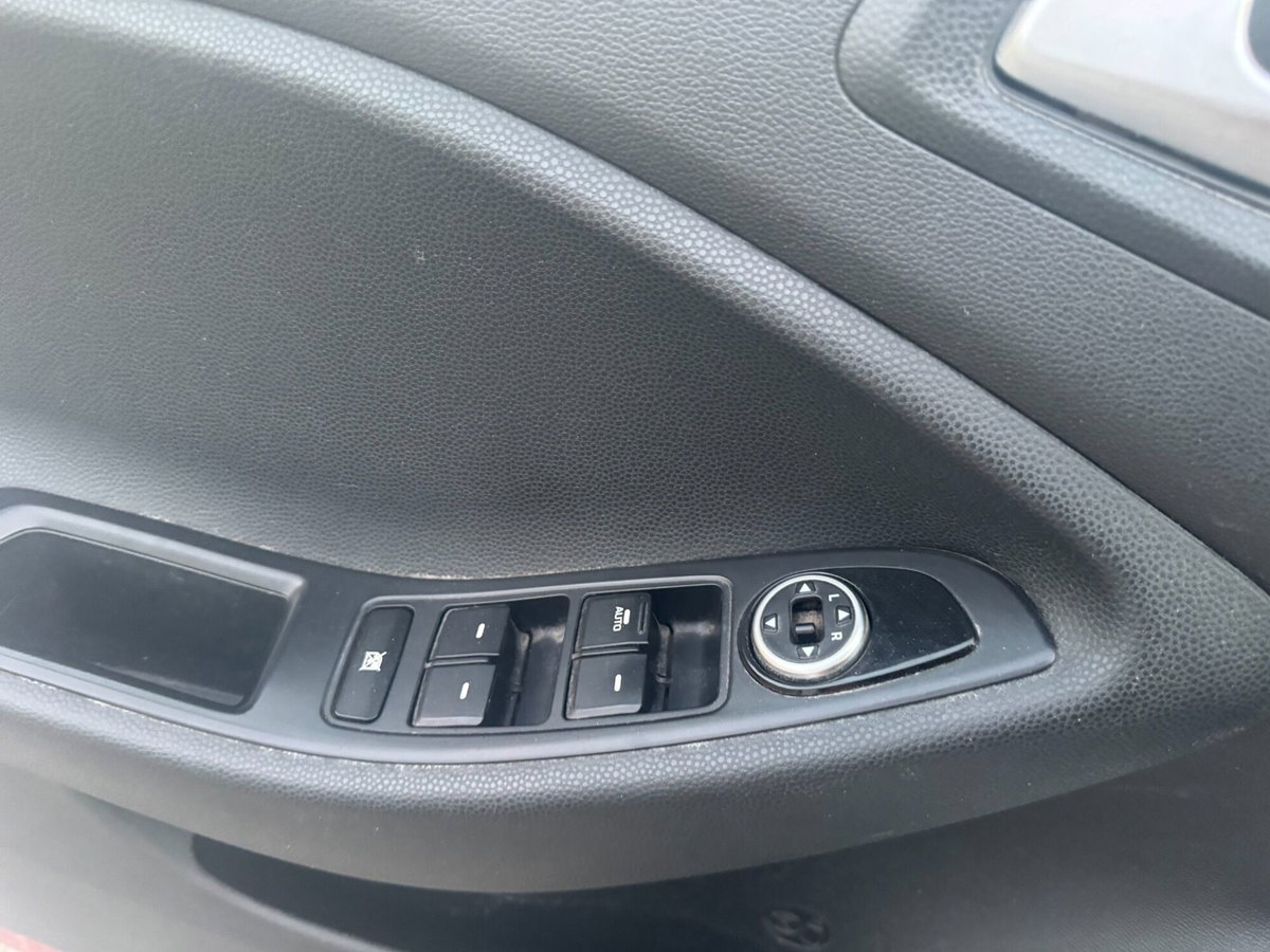 Hyundai i20 1.4 CRDi 5p. Active Login (14)