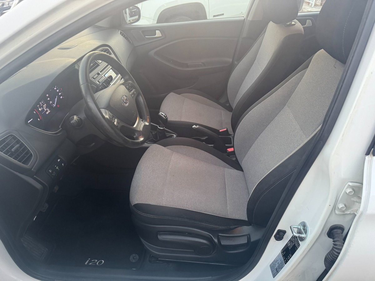 Hyundai i20 1.4 CRDi 5p. Active Login (15)