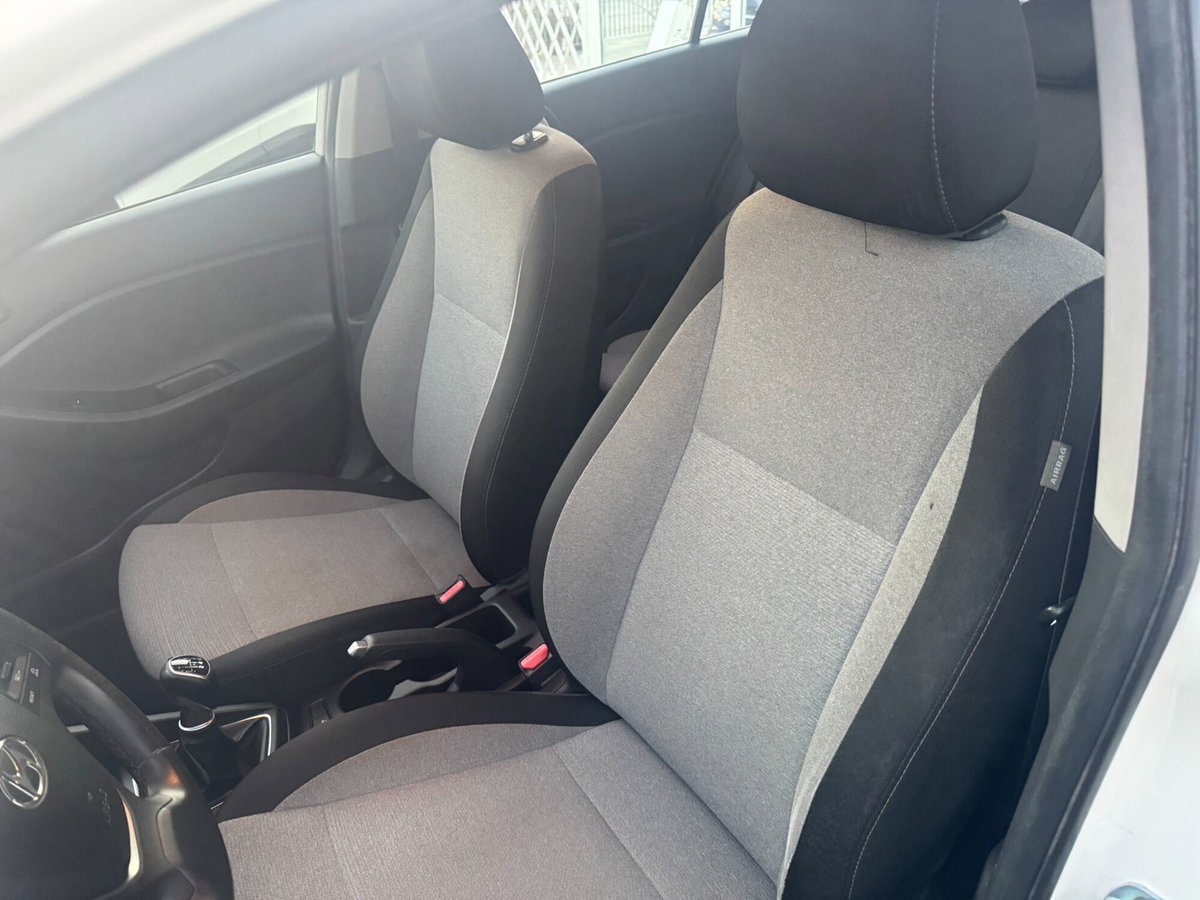 Hyundai i20 1.4 CRDi 5p. Active Login (16)