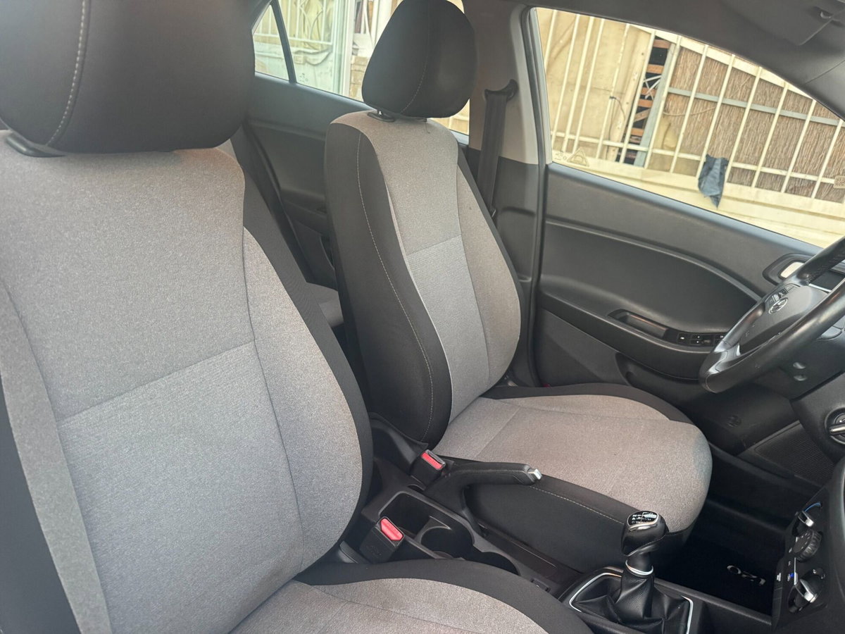 Hyundai i20 1.4 CRDi 5p. Active Login (17)