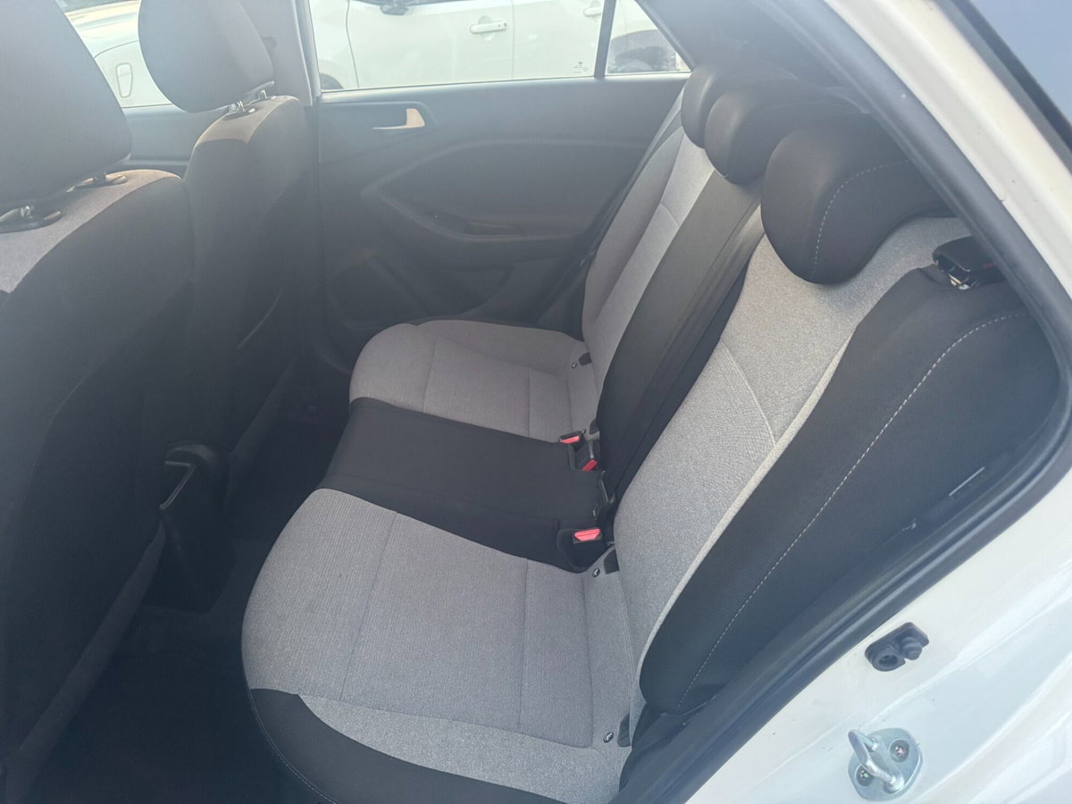 Hyundai i20 1.4 CRDi 5p. Active Login (19)