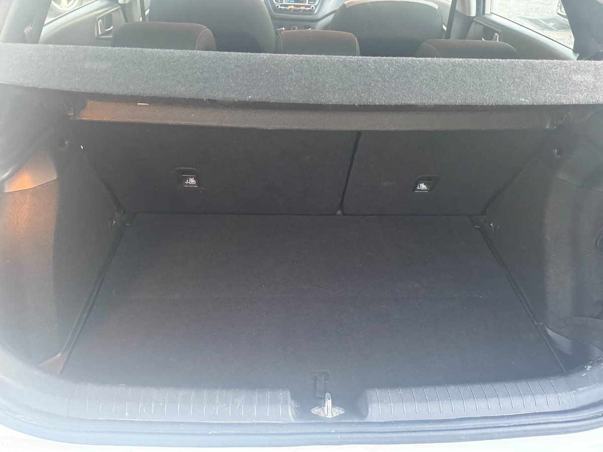 Hyundai i20 1.4 CRDi 5p. Active Login (20)