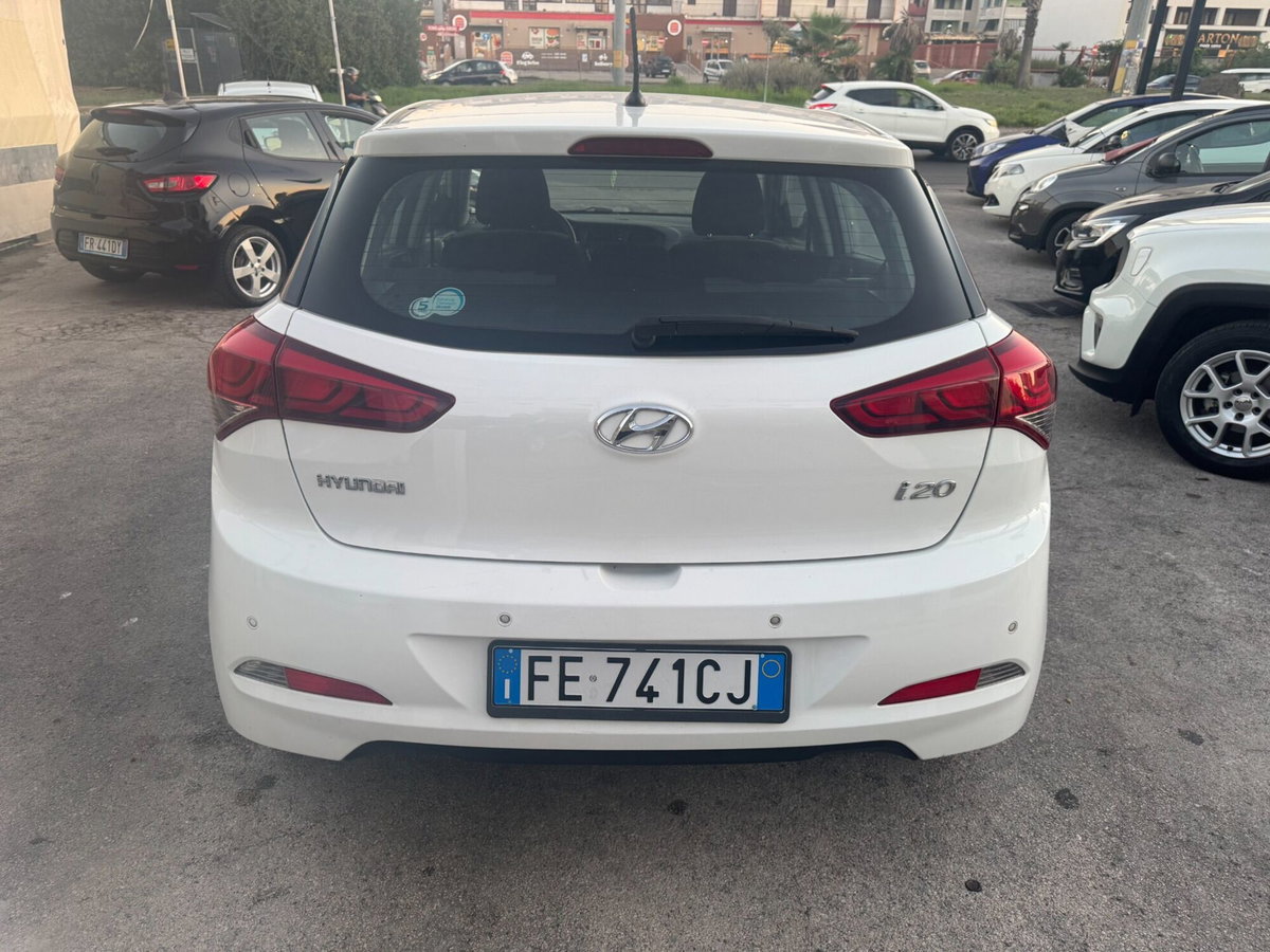 Hyundai i20 1.4 CRDi 5p. Active Login (4)