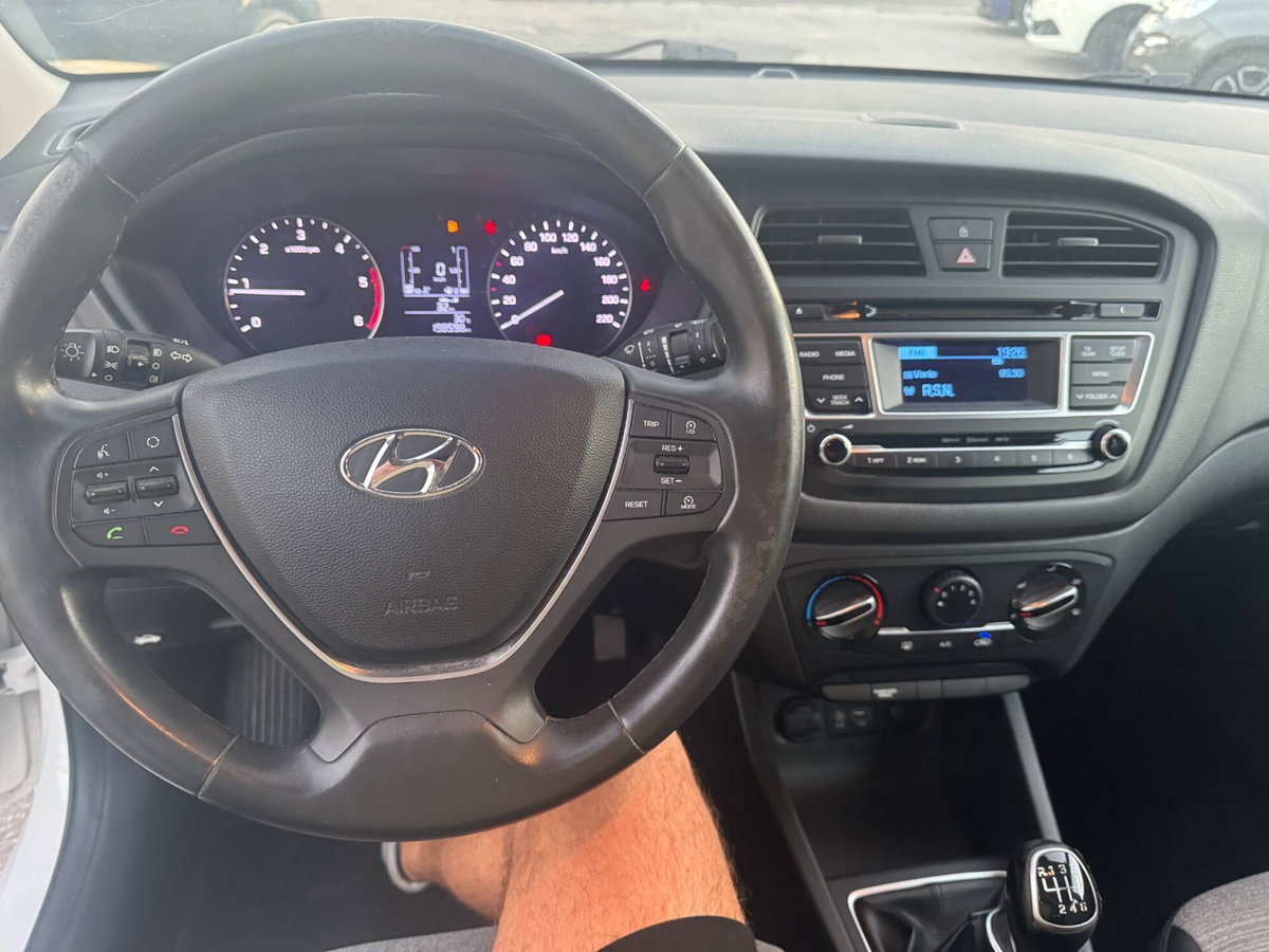 Hyundai i20 1.4 CRDi 5p. Active Login (8)