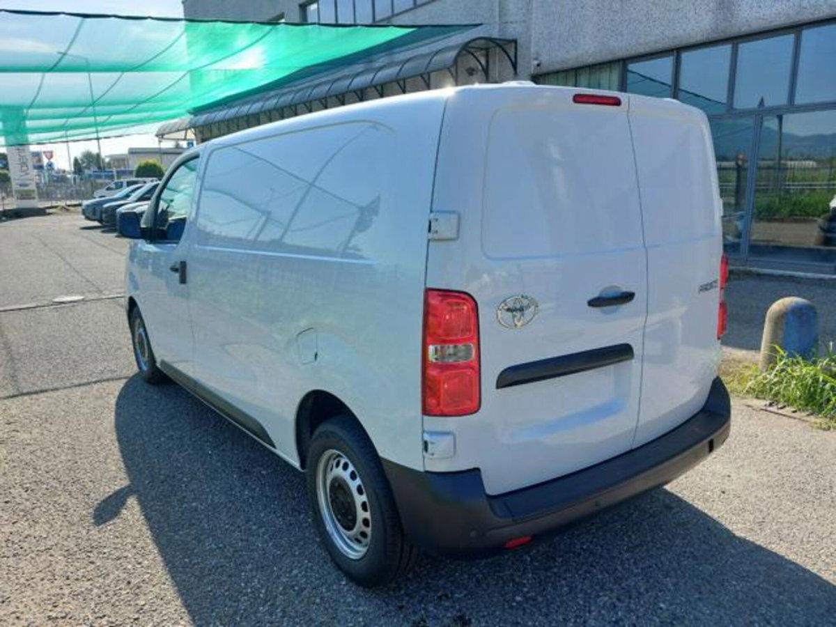 Toyota Proace 2.2d 180cv S&S 14q L1 S Comfort auto (2)