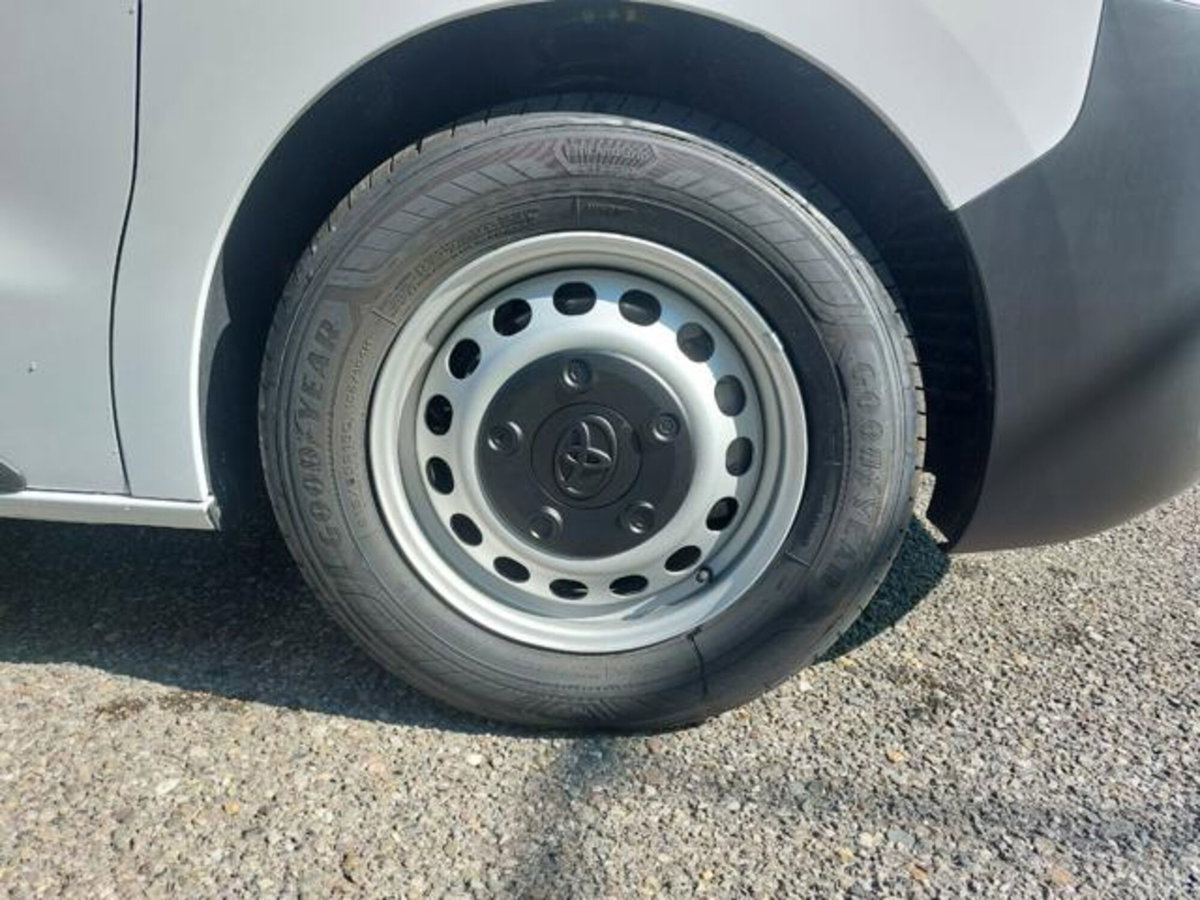 Toyota Proace 2.2d 180cv S&S 14q L1 S Comfort auto (6)