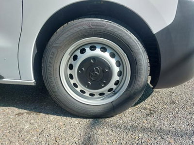 Toyota Proace 2.2d 180cv S&S 14q L1 S Comfort auto (6)