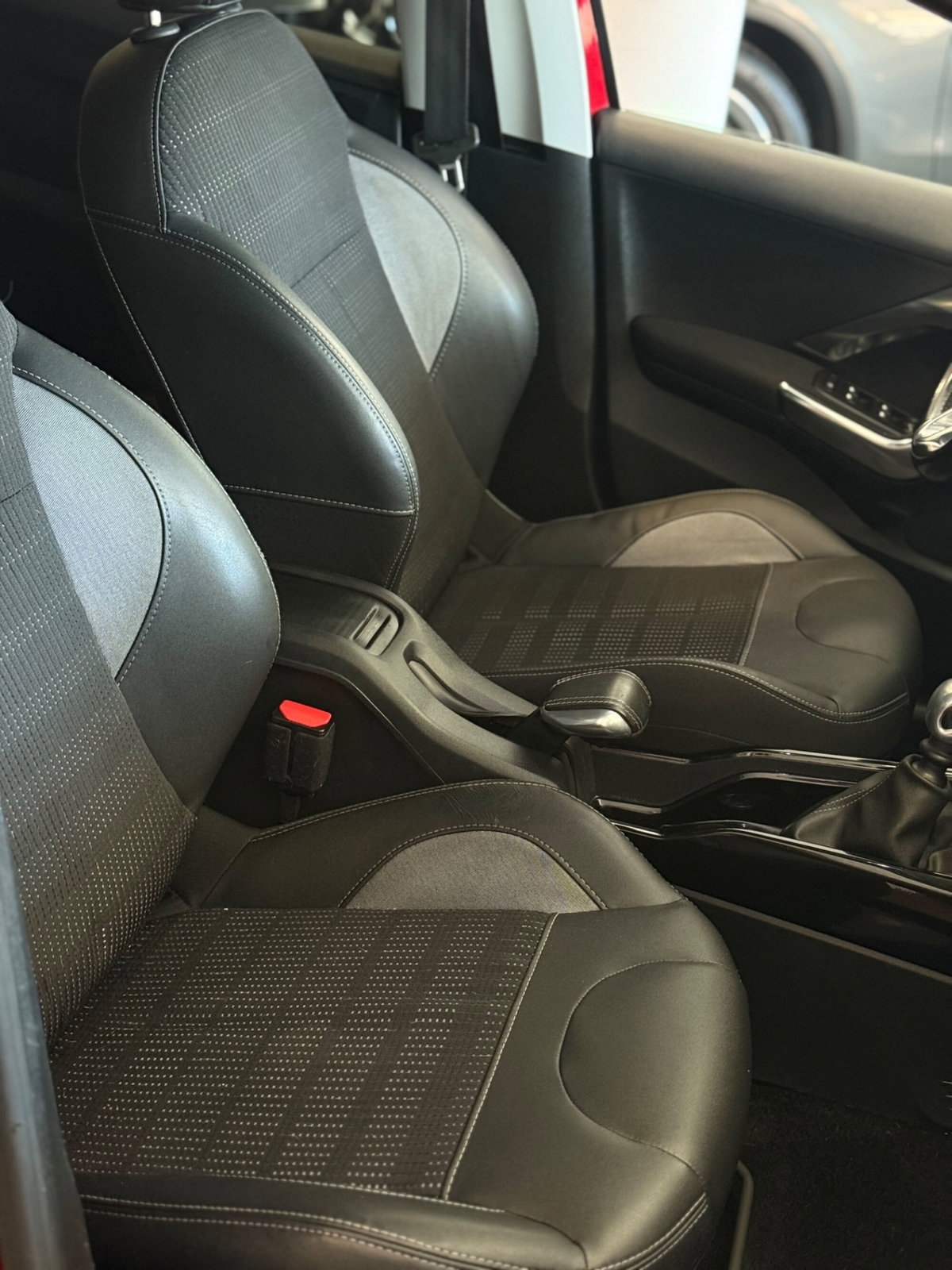 Peugeot 2008 120 S&S Allure (12)