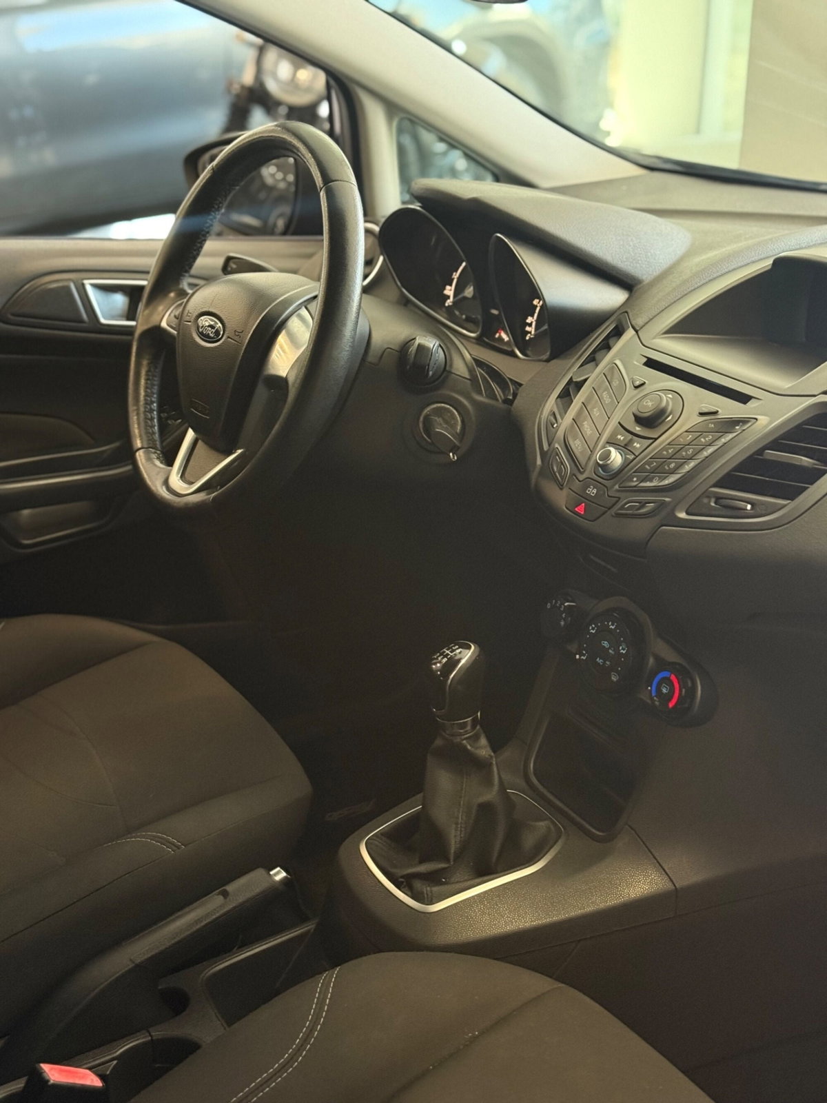 Ford Fiesta 1.5 TDCi 75CV 5 porte Titanium (10)