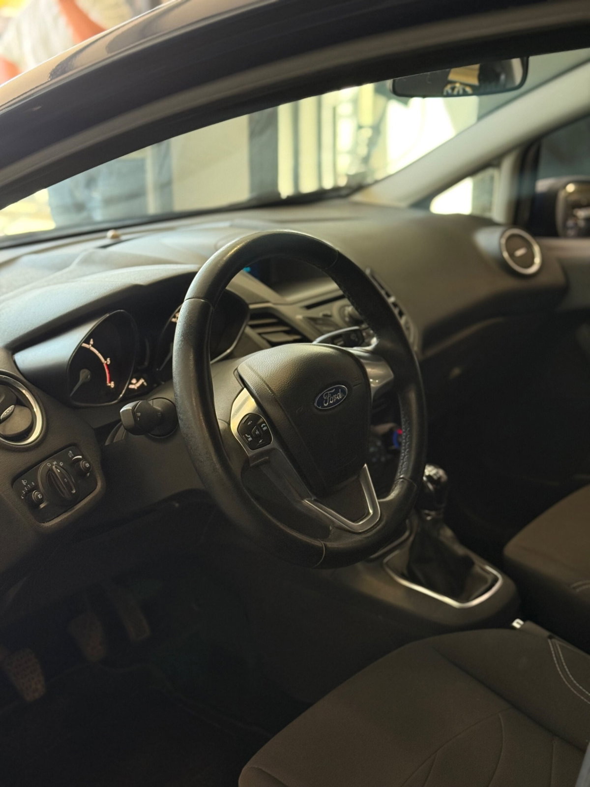 Ford Fiesta 1.5 TDCi 75CV 5 porte Titanium (6)
