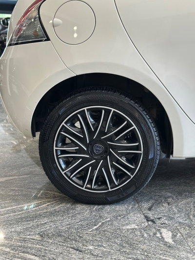 Lancia Ypsilon 1.2 69 CV 5 porte GPL Ecochic Gold (13)