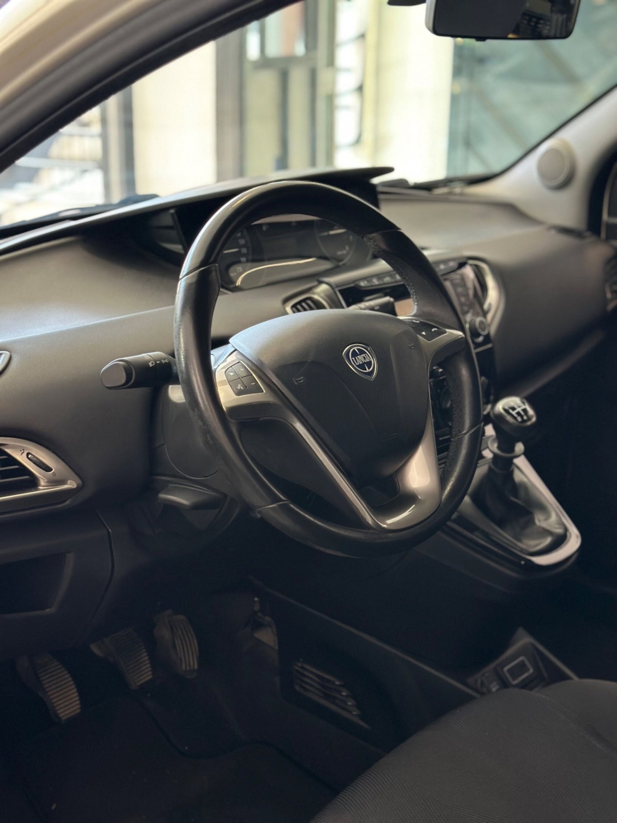 Lancia Ypsilon 1.2 69 CV 5 porte GPL Ecochic Gold (7)