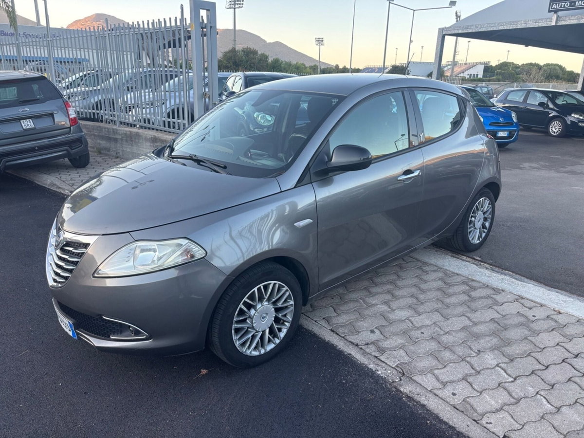 Lancia Ypsilon 1.2 69 CV 5 porte Platinum
