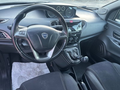Lancia Ypsilon 1.2 69 CV 5 porte Platinum (13)
