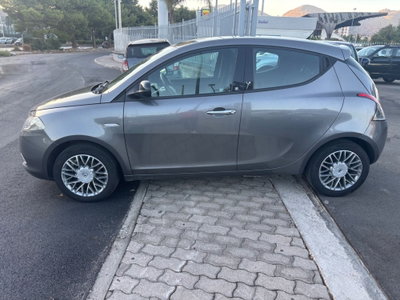 Lancia Ypsilon 1.2 69 CV 5 porte Platinum (2)