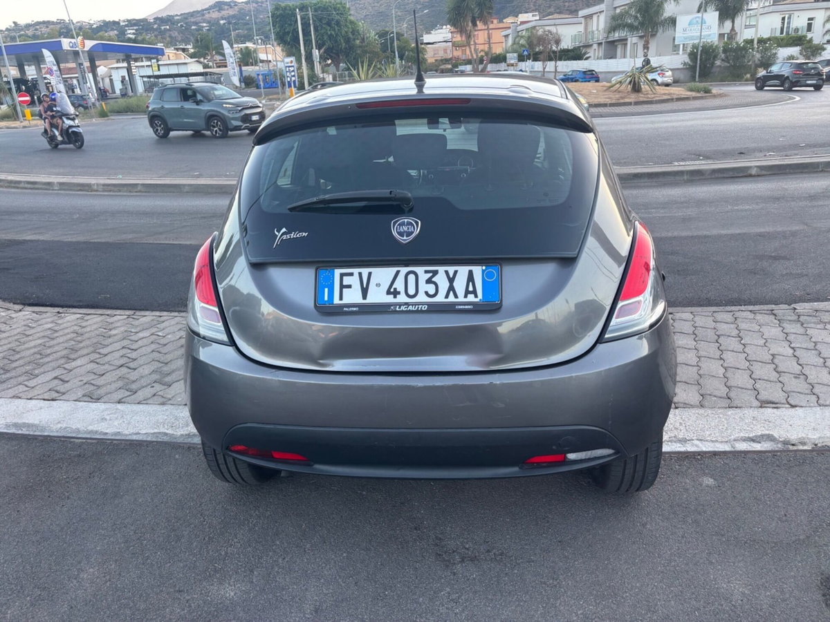 Lancia Ypsilon 1.2 69 CV 5 porte Platinum (7)