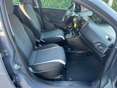 Lancia Ypsilon 1.2 69 CV 5 porte Gold (11)
