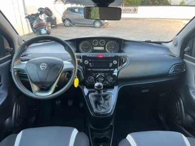 Lancia Ypsilon 1.2 69 CV 5 porte Gold (14)