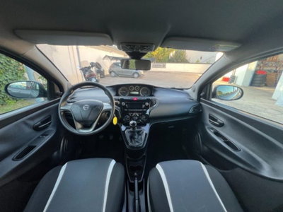 Lancia Ypsilon 1.2 69 CV 5 porte Gold (15)