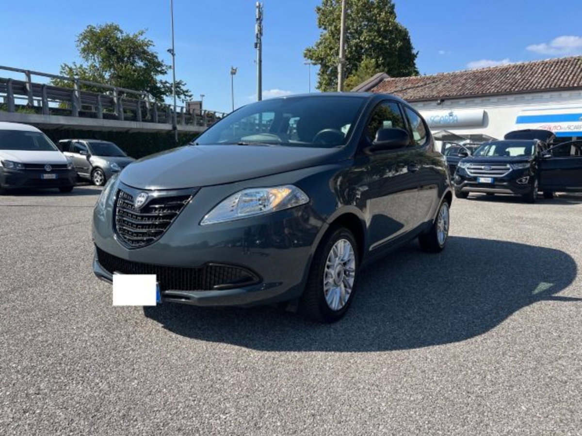 Lancia Ypsilon 1.2 69 CV 5 porte Gold (3)