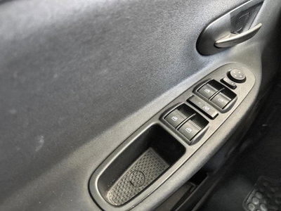 Lancia Ypsilon 1.0 FireFly 5 porte S&S Hybrid Maryne (13)