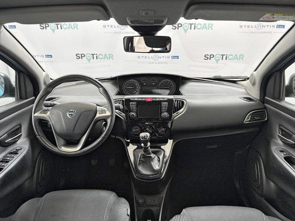 Lancia Ypsilon 1.0 FireFly 5 porte S&S Hybrid Maryne (8)