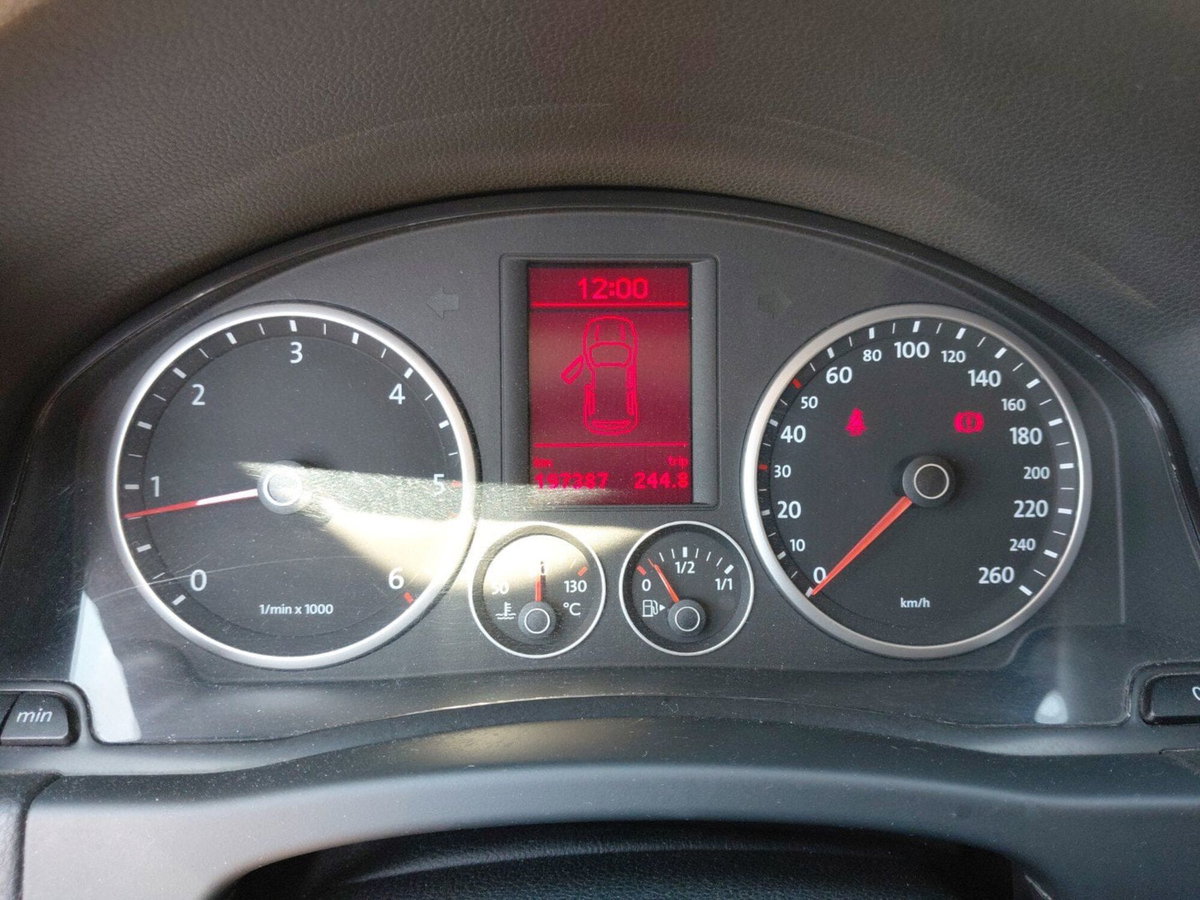 Volkswagen Tiguan 2.0 TDI DPF 4MOTION DSG R-Line (12)