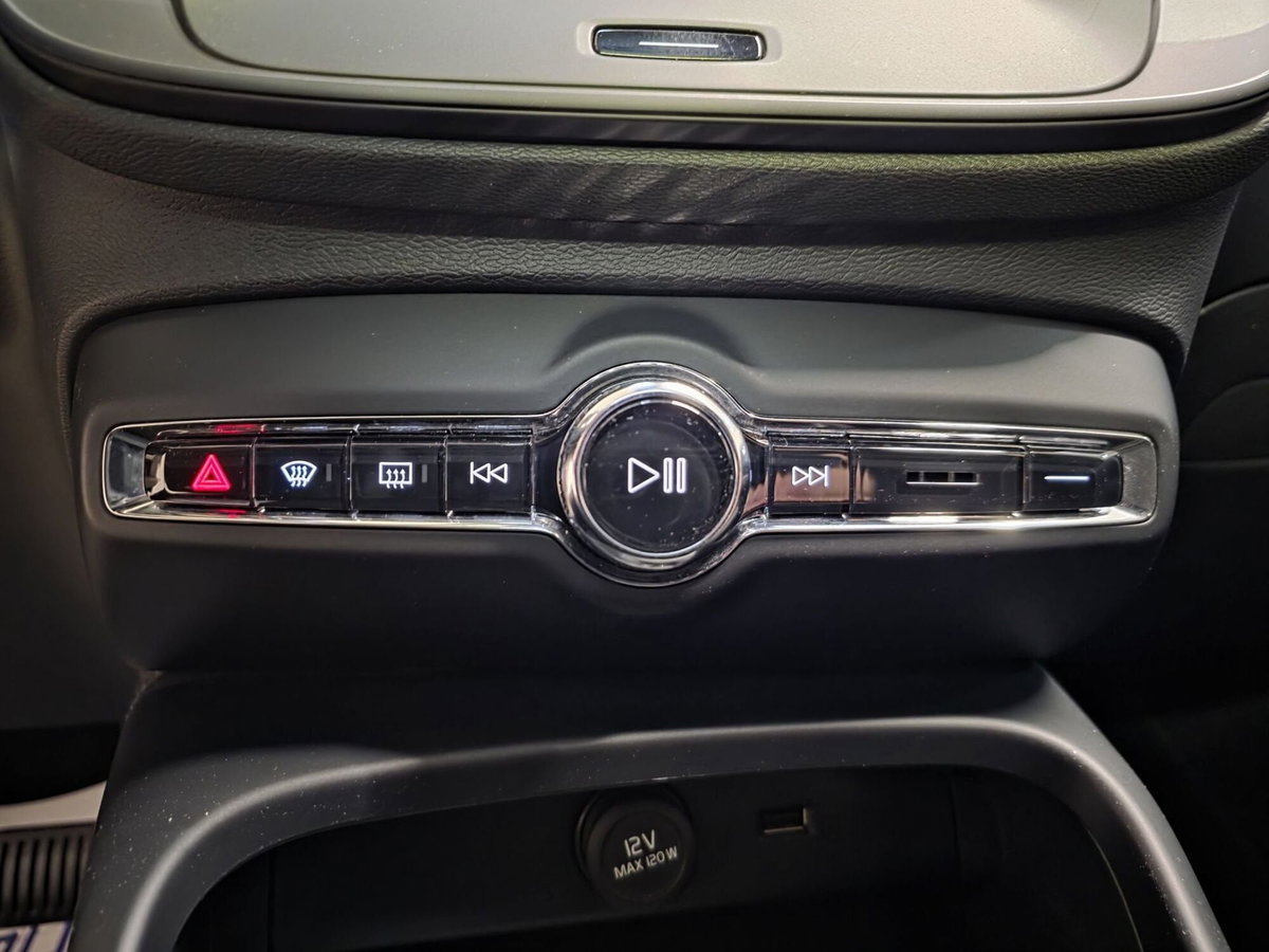 Volvo XC40 T3 Geartronic Momentum Core (16)