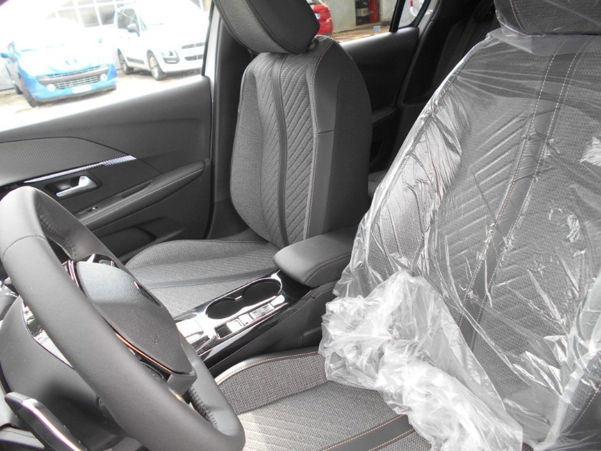 Peugeot 208 motore elettrico 136 CV 5 porte Allure Pack (18)