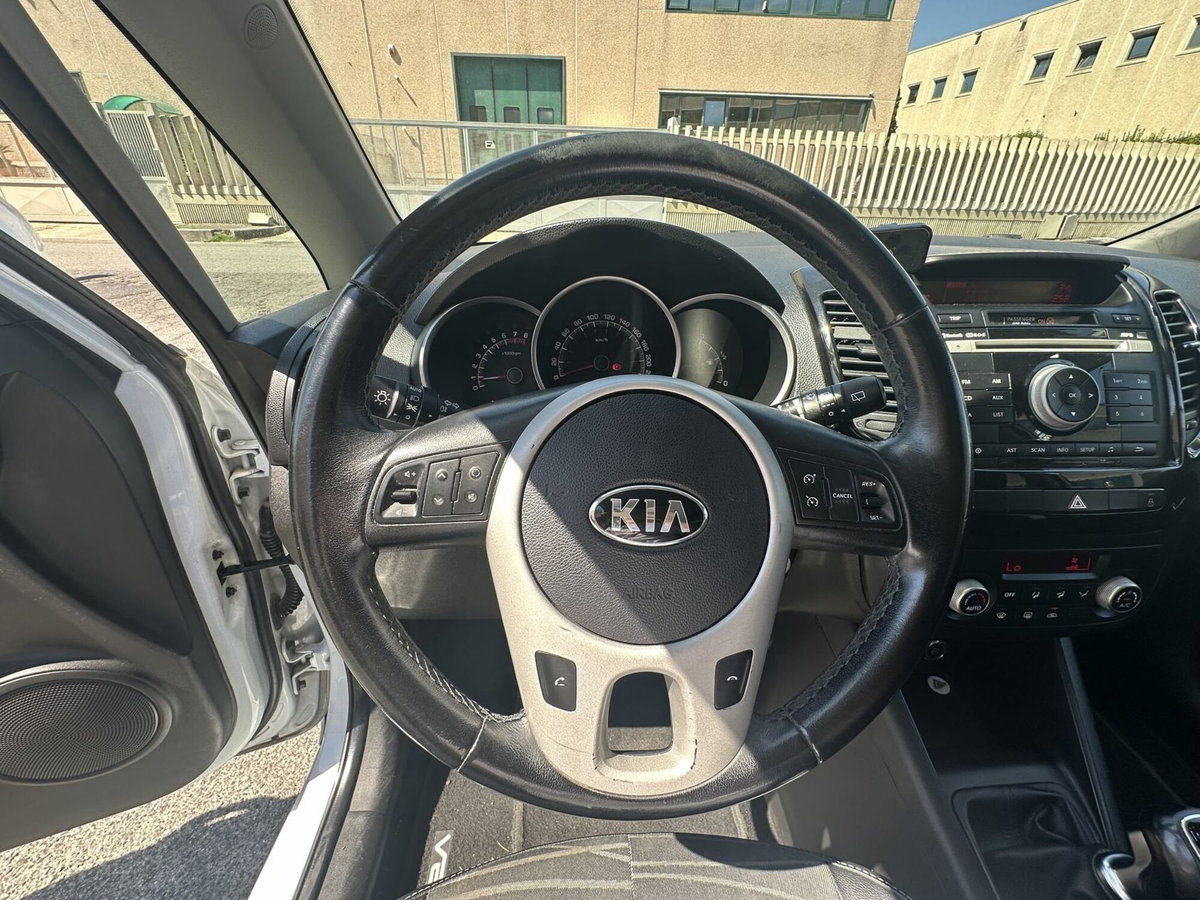Kia Venga 1.4 CVVT Cool (9)