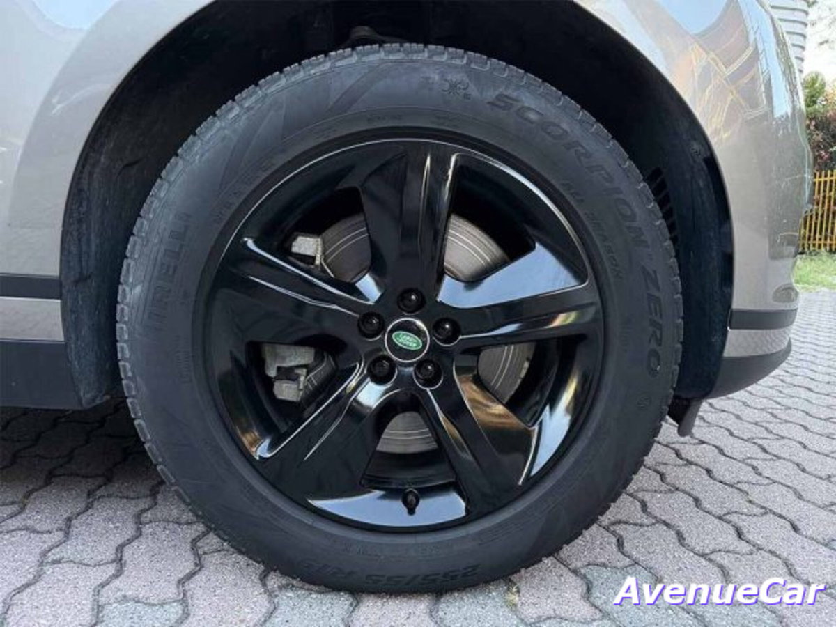 Land Rover Range Rover Velar 2.0 Si4 300 CV (8)