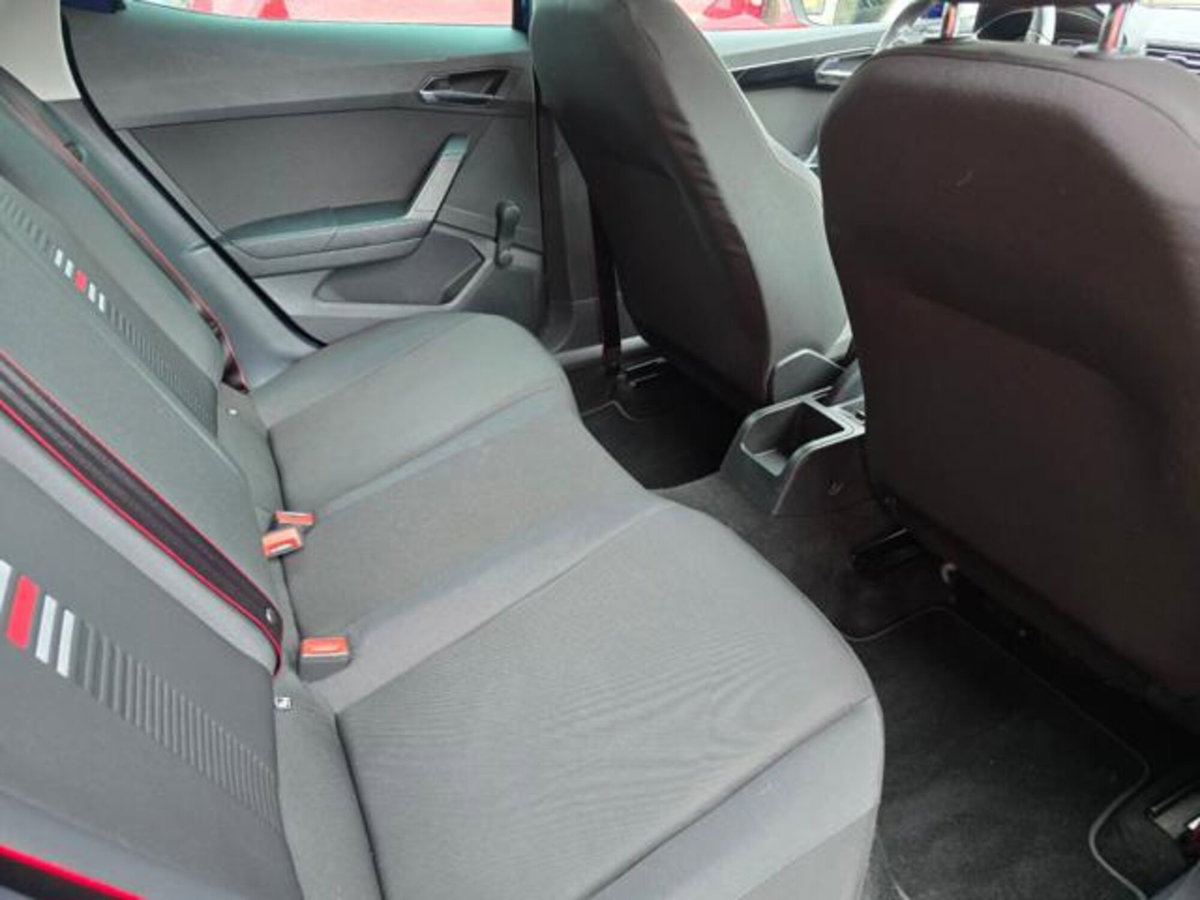 SEAT Ibiza 1.6 TDI 95 CV 5 porte FR (9)