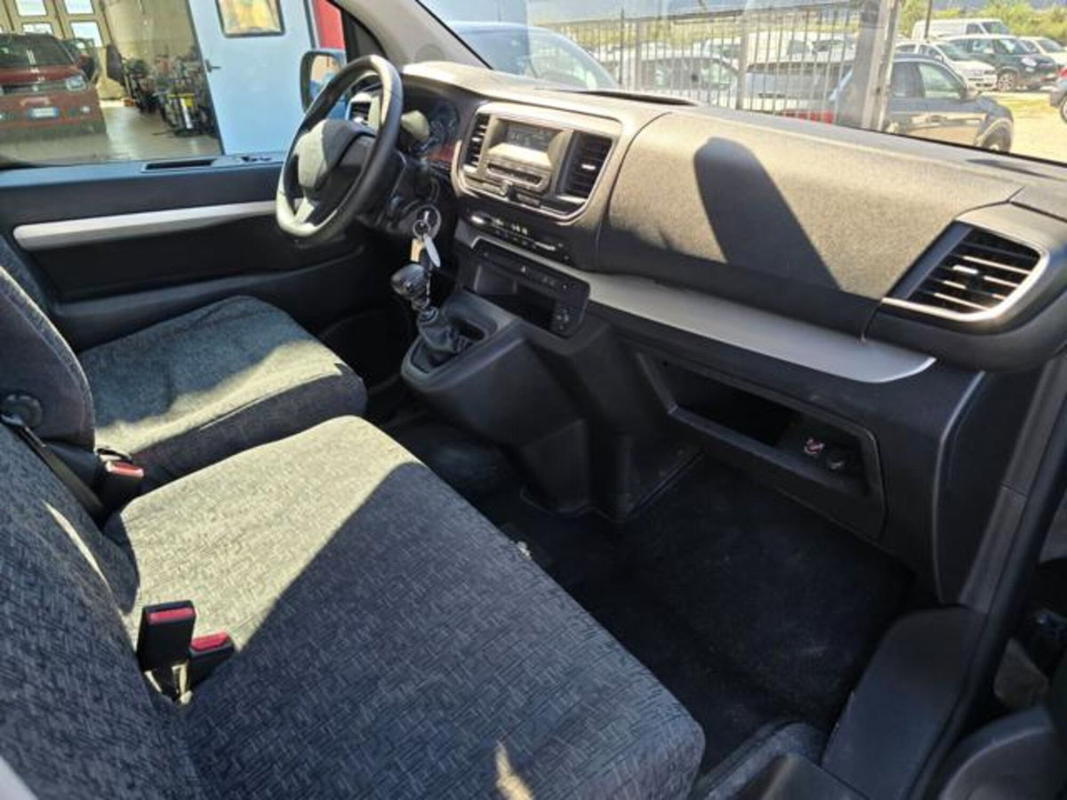 Peugeot Traveller BlueHDi 150 S&S Standard Allure (11)