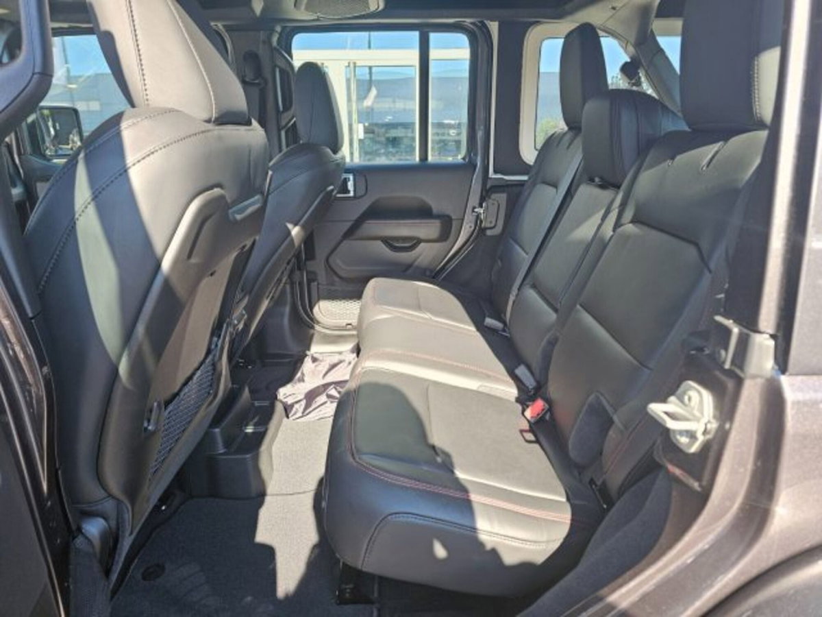 Jeep Wrangler Unlimited 2.0 Turbo Sahara (9)