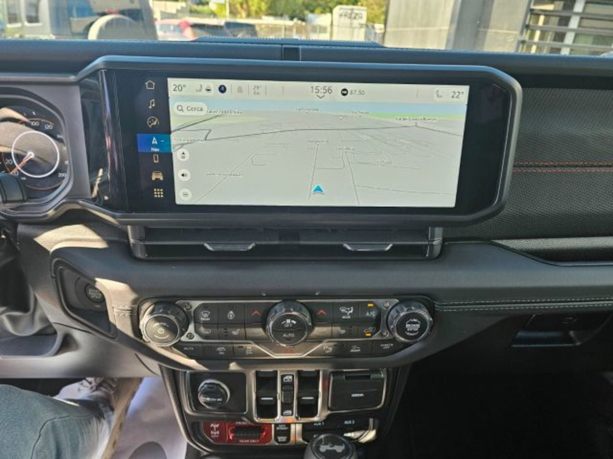 Jeep Wrangler Unlimited 3.8 Sport (11)