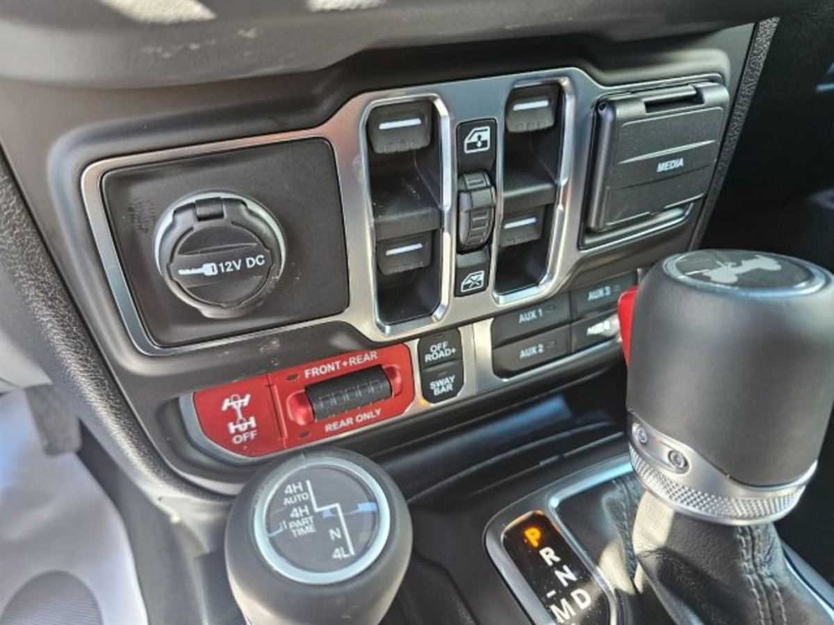 Jeep Wrangler Unlimited 3.8 Sport (12)
