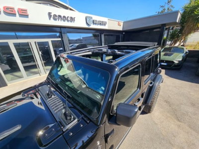 Jeep Wrangler Unlimited 3.8 Sport (17)