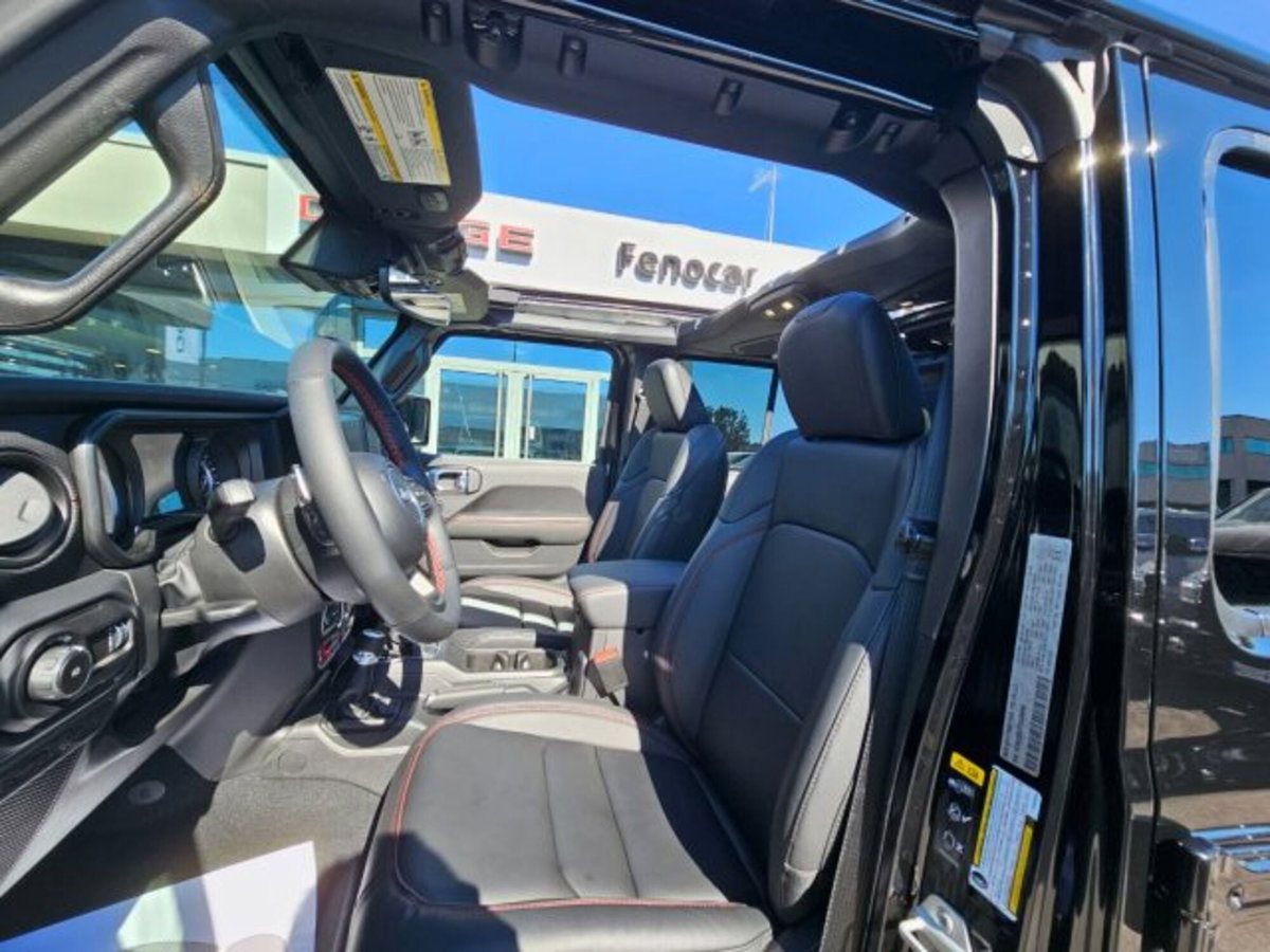 Jeep Wrangler Unlimited 3.8 Sport (9)
