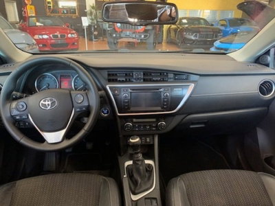 Toyota Auris Station Wagon 2.0 D-4D Lounge (9)