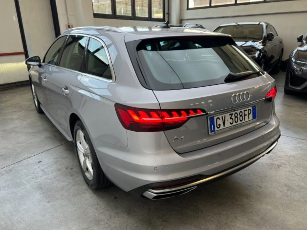 Audi A4 Avant 35 TDI/163 CV S tronic Business Advanced (8)