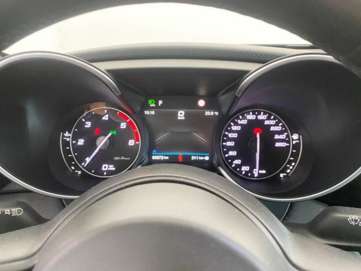Alfa Romeo Giulia 2.2 Turbodiesel 210 CV AT8 AWD Q4 Veloce (12)