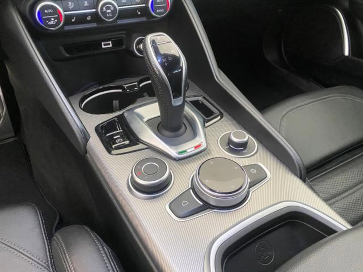 Alfa Romeo Giulia 2.2 Turbodiesel 210 CV AT8 AWD Q4 Veloce (15)