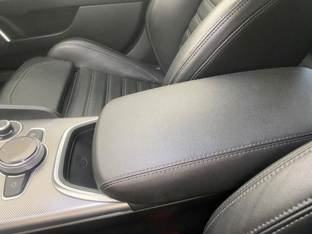 Alfa Romeo Giulia 2.2 Turbodiesel 210 CV AT8 AWD Q4 Veloce (18)