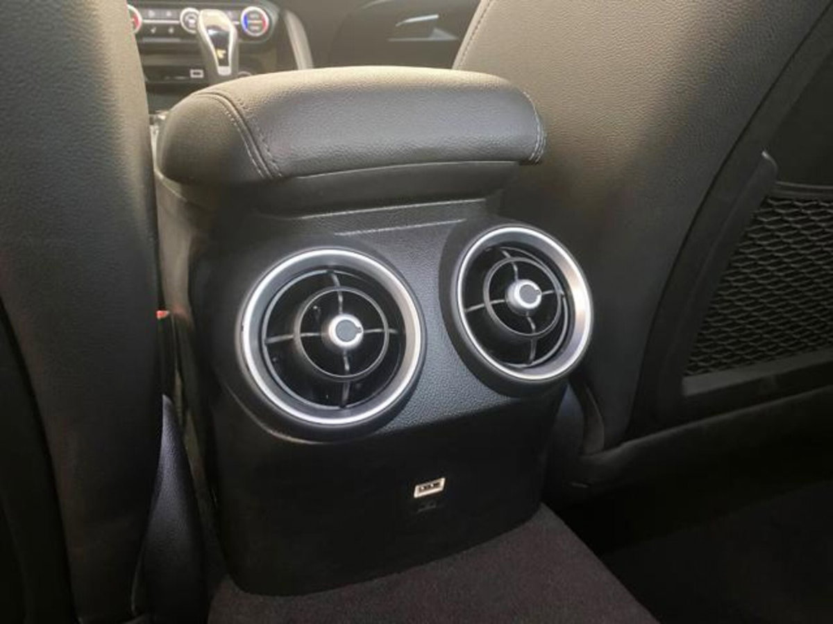 Alfa Romeo Giulia 2.2 Turbodiesel 210 CV AT8 AWD Q4 Veloce (20)